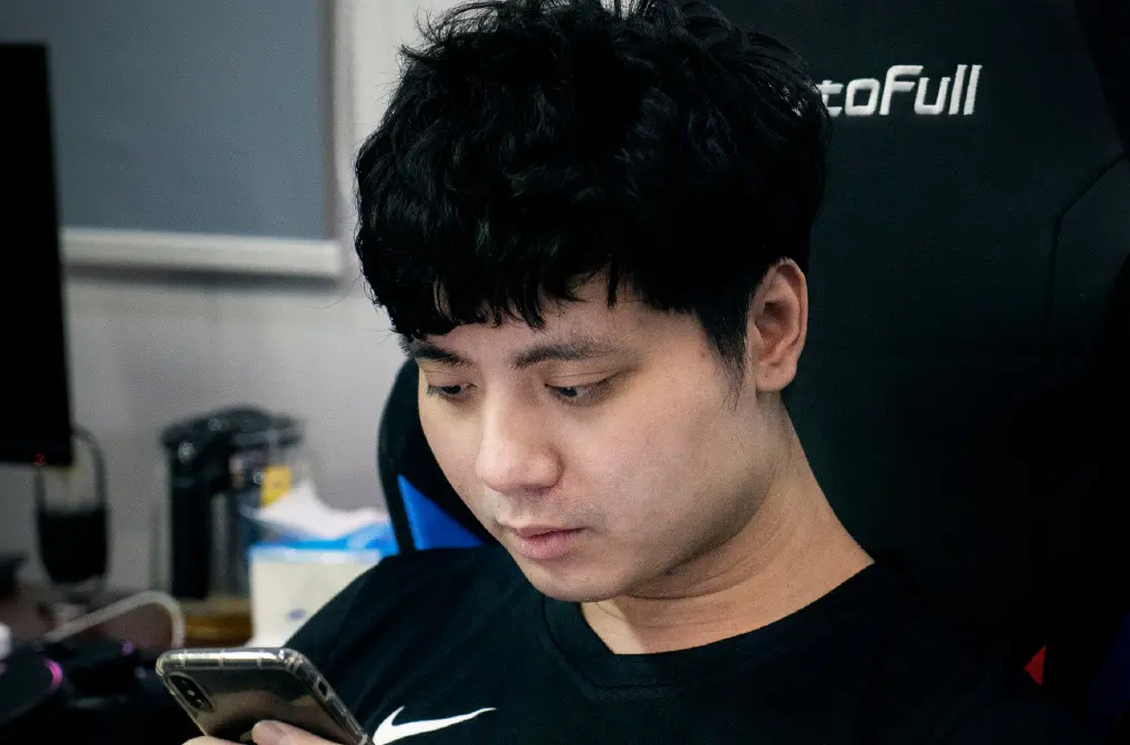 包含HKA鏖战FNC，Doinb完成史诗逆转激烈交锋全球总决赛，锁定晋级资格的词条