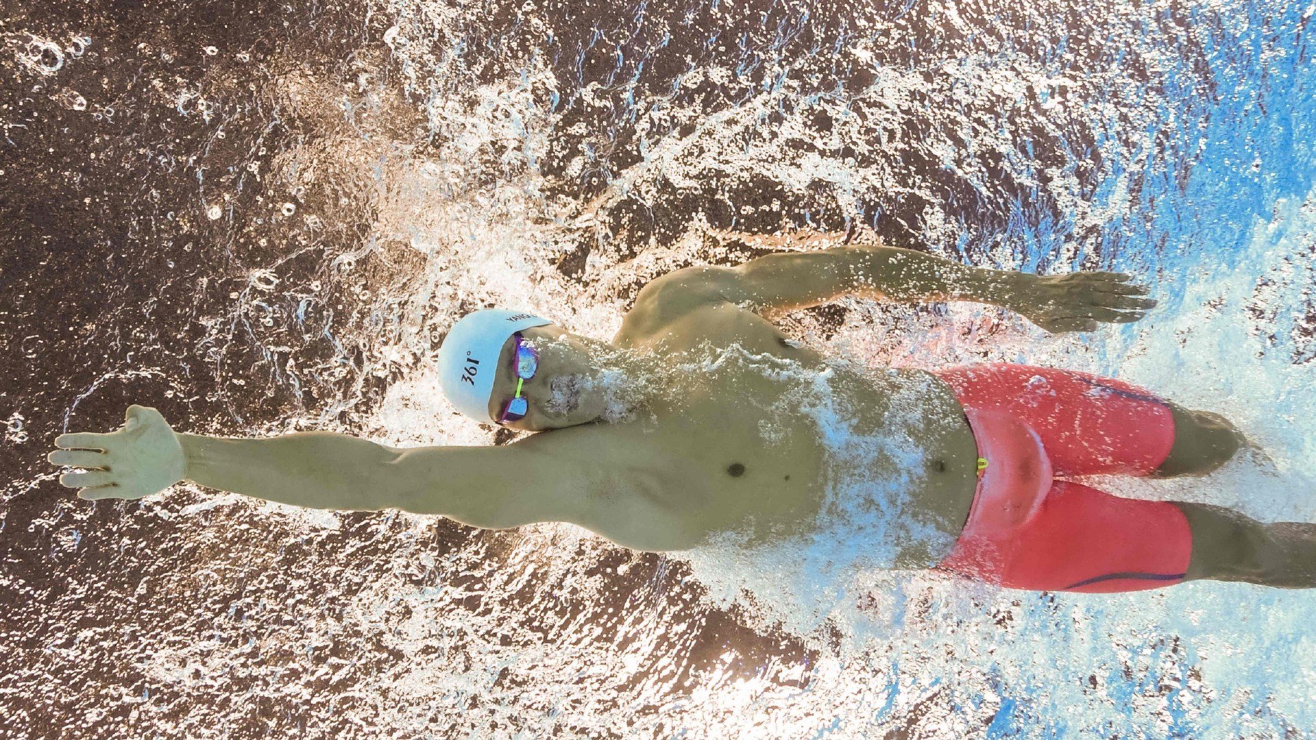 绿茵场上的意外风暴，韩国队战术碾压英格兰，梁靖崑状态火热成体坛焦点